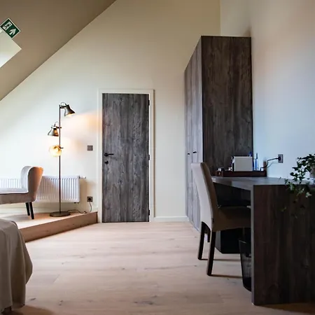 Alojamento de Acomodação e Pequeno-almoço 't Ponton 4*